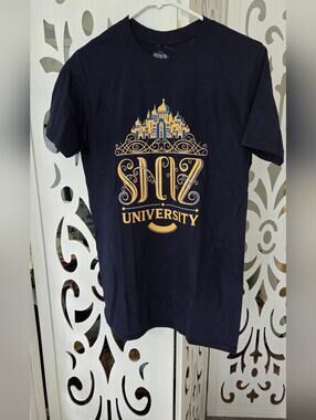 Wicked Movie Shiz University Graphic T Shirt Navy Gold Adult Sm  Universal Nwot
